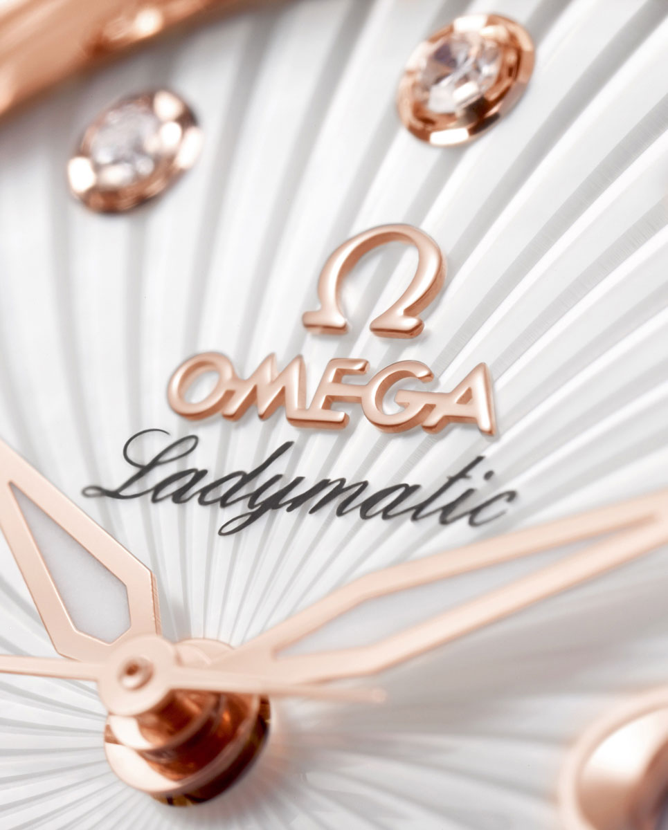 Ladymatic密斯手表表盘的特写镜头